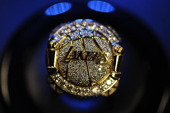 2010-Los-Angeles-Lakers-NBA-Championship-ring.jpg