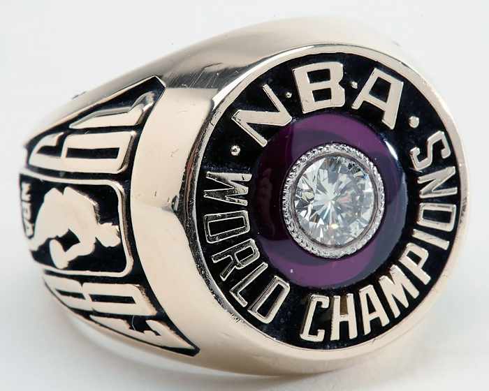 1983-Philadelphia-76ers-NBA-Championship-rings.jpg