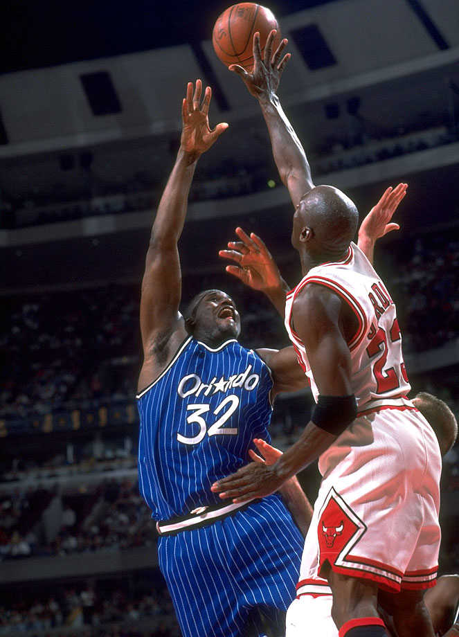 1995-shaquille-o-neal-michael-jordan-05188940.jpg