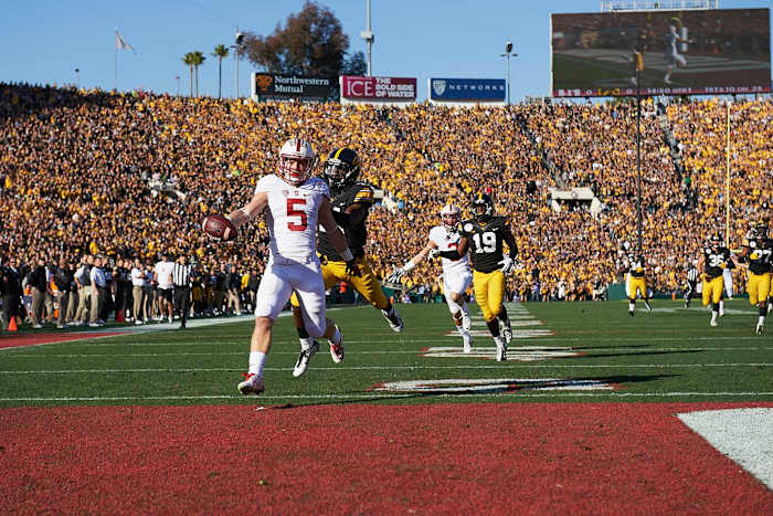 27-Rose-Bowl-Stanford-Iowa-Christian-McCaffrey-SIP_2016114.jpg