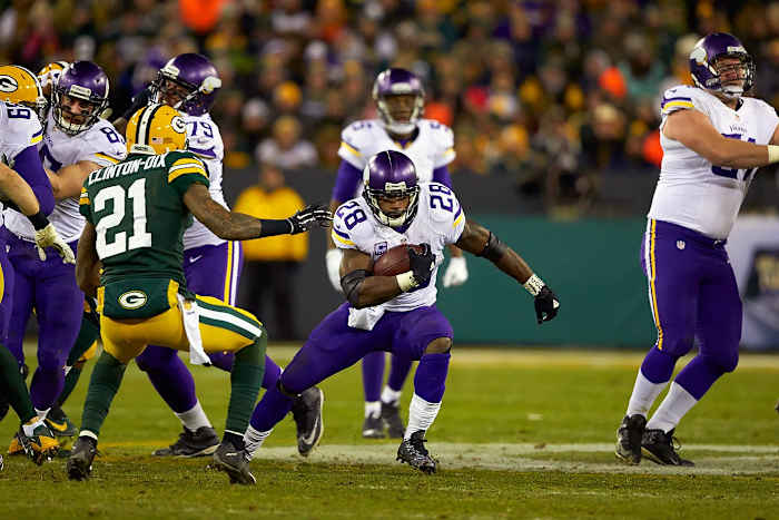14-NFL-Week-17-Vikings-Packers-Adrian-Peterson-SI-119_TK1_01138.jpg