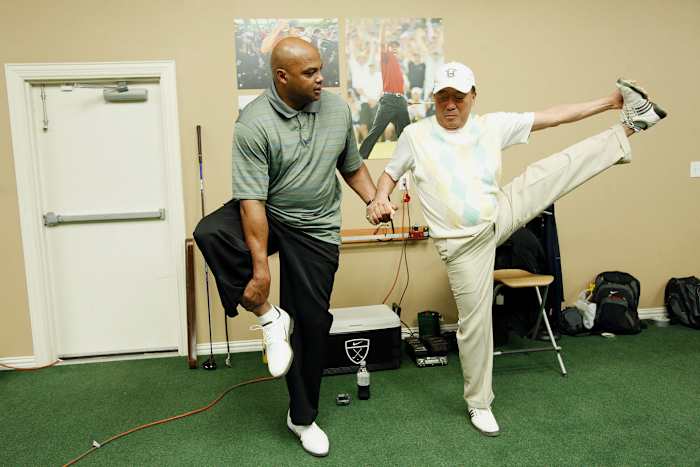 2009-Charles-Barkley-Suckki-Jang-golf-076690135.jpg
