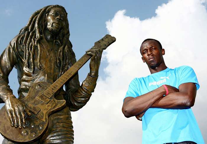 2007-1019-Usain-Bolt-Bob-Marley-statue.jpg