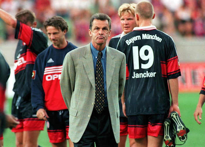 1998-Bayern-Munich-Ottmar-Hitzfeld.jpg