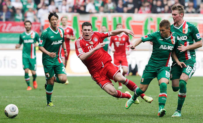 2014-Bayern-Munich-Augsburg-Pierre-Hojbjerg.jpg