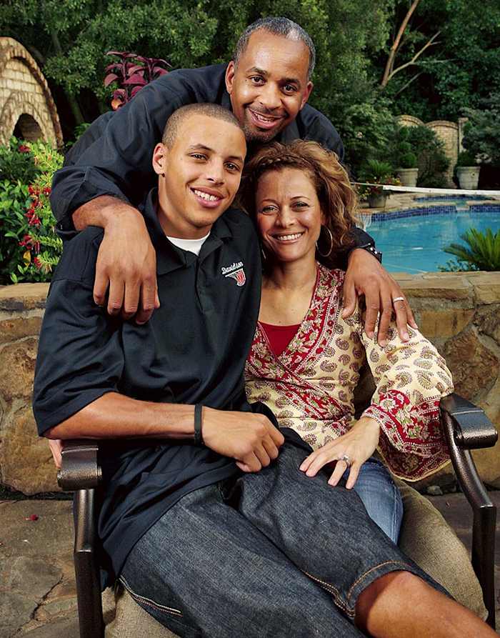 2008-0828-Stephen-Curry-parents-Dell-Sonya-076434092.jpg