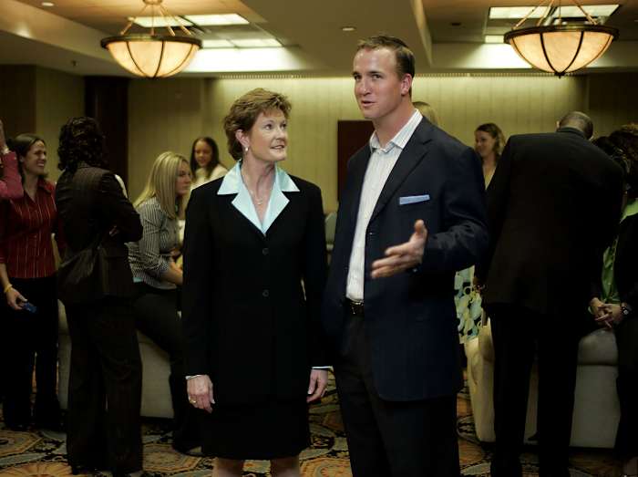 2005-0401-Pat-Summitt-Peyton-Manning-001099255.jpg