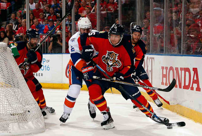 Aleksander-Barkov-centers-Eliot-J-Schechter.jpg