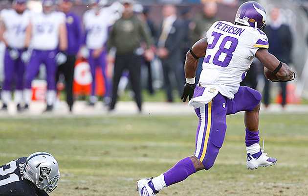 adrian-peterson-vikings-raiders.jpg