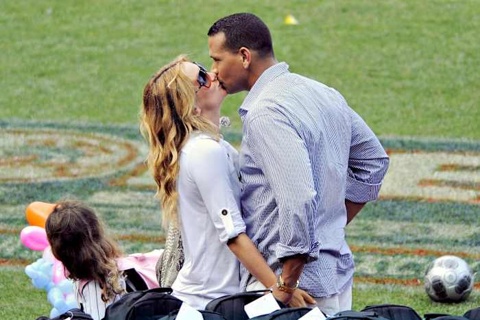 2009-Alex-Rodriguez-Kate-Hudson.jpg
