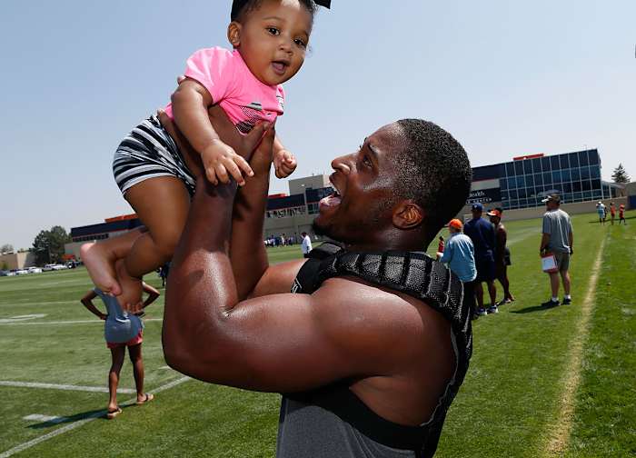 2016-0728-Denver-Broncos-training-camp-Corey-Nelson-daughter-Phoenix.jpg
