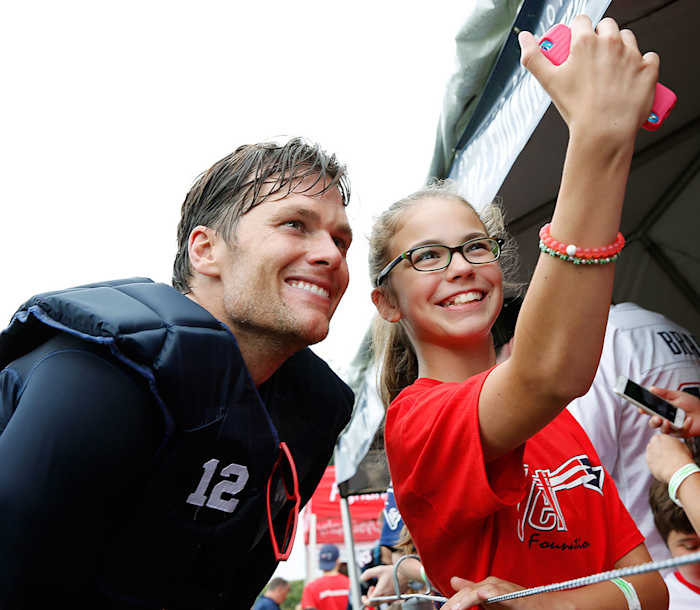 2016-0729-New-England-Patriots-training-camp-Tom-Brady-fan.jpg