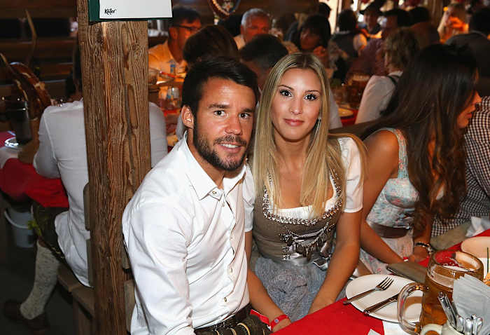 Juan-Bernat-girlfriend-Oktoberfest-490649866.jpg