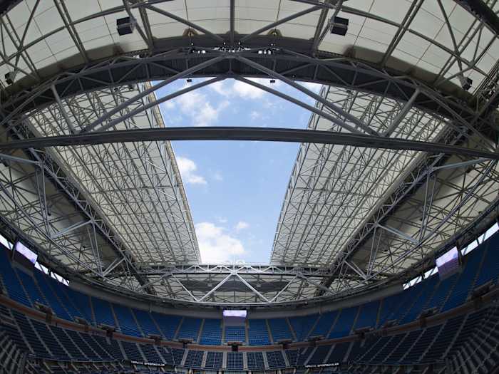 us-open-roof-closing.jpg
