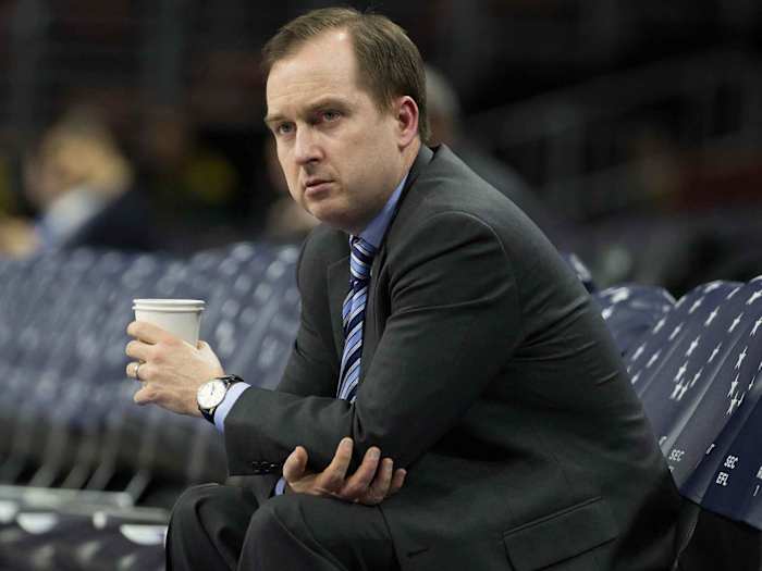 sam-hinkie-76ers-bench.jpg