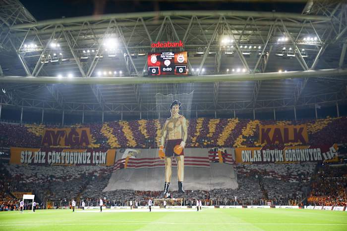 Rocky-Tifo.jpg
