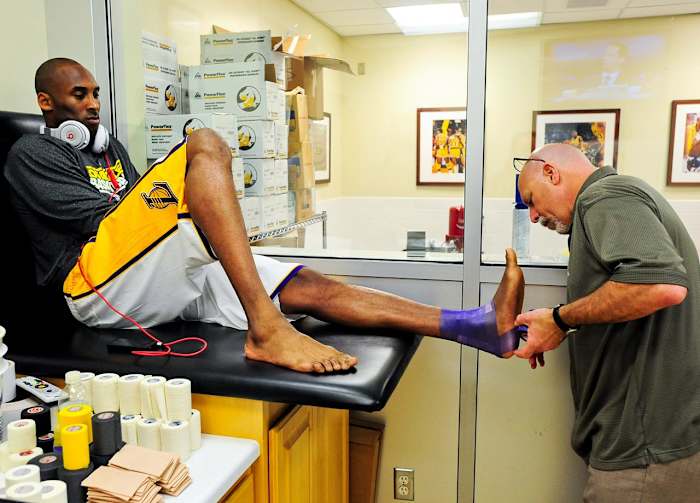 2012-Kobe-Bryant-ankle-wrapped.jpg