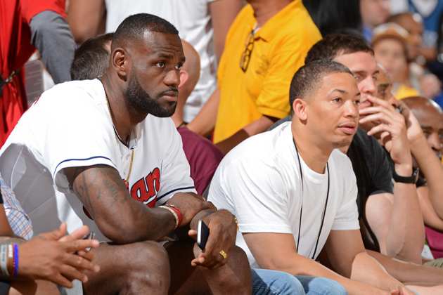 lebron-james-tyronn-lue.jpg