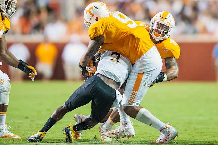 derek-barnett-tennessee-volunteers-football-2016-all-america-team.jpg