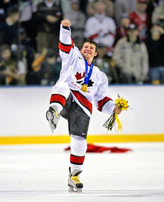 Theo-Fleury-Vinnick-Olympics.jpg