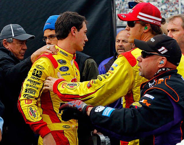 logano-hamlin.bristol.jpg