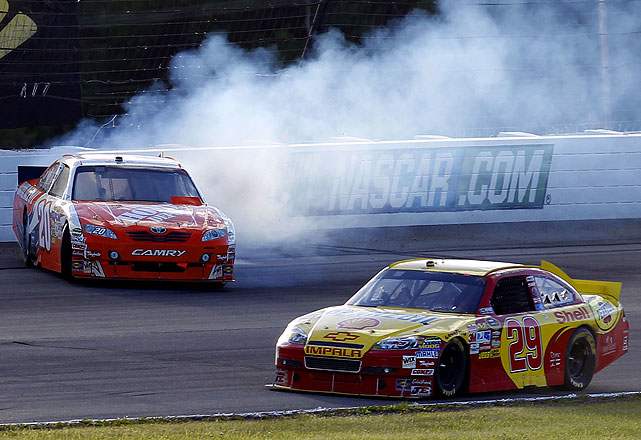 Logano-Harvick.jpg