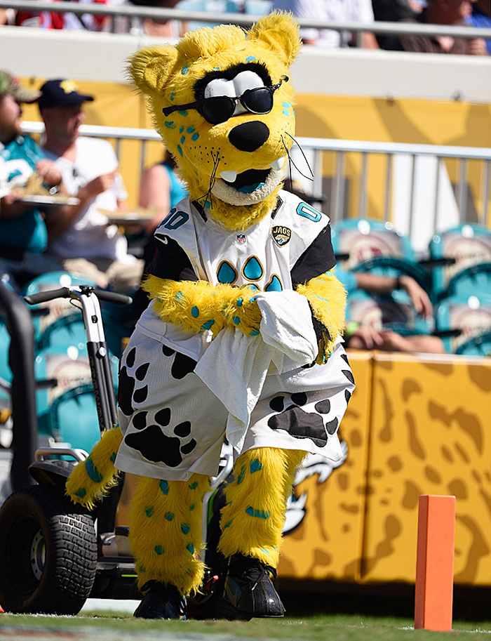 Jacksonville-Jaguars-mascot-Jaxson-de-Ville-X158679_TK1_0943.jpg