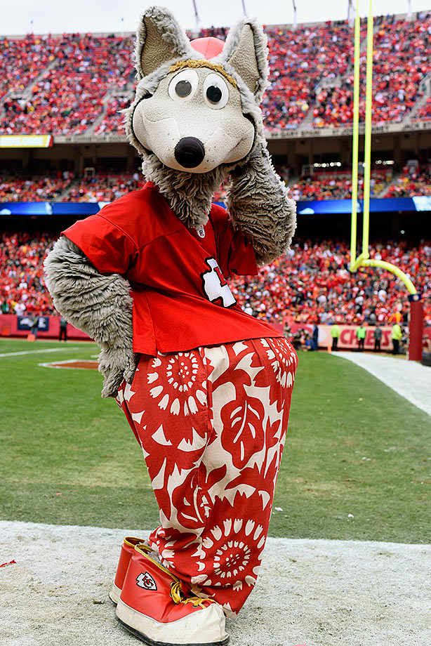 Kansas-City-Chiefs-mascot-KC-Wolf.jpg