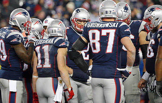 tom-brady-patriots-huddle-gronk-julian-edelman.jpg