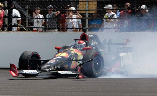 Mikhail Aleshin hits the wall.