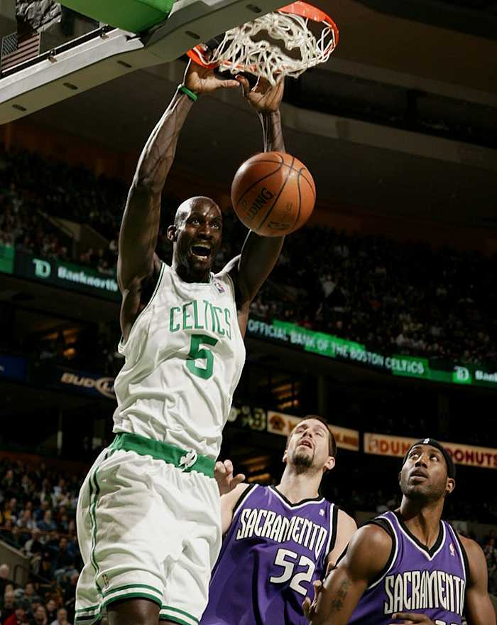 05-Kevin-Garnett-075936976.jpg