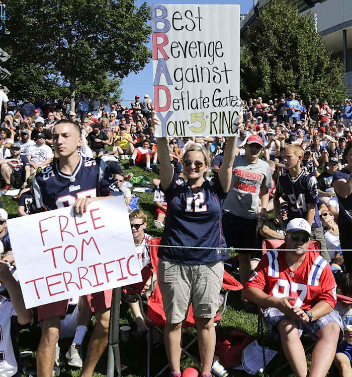 New-England-Patriots-Tom-Brady-fans.jpg