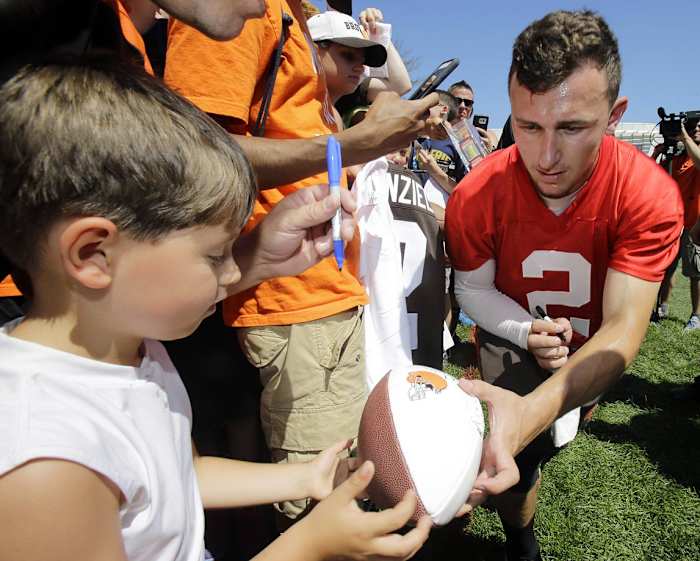 Cleveland-Browns-Johnny-Manziel-fan.jpg
