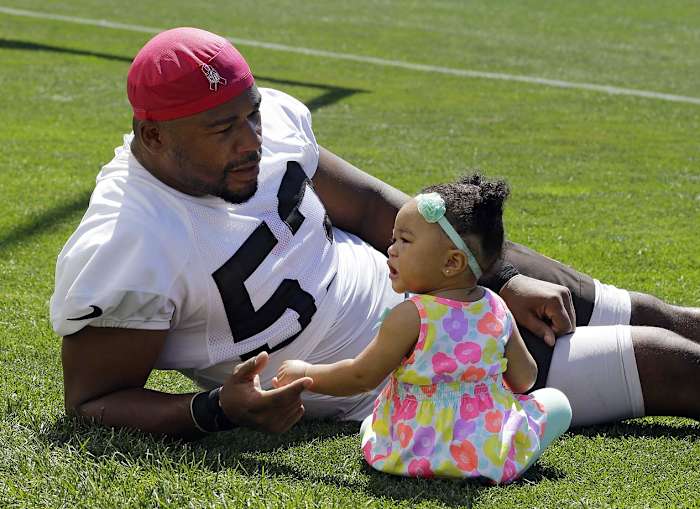 Cleveland-Browns-Craig-Robertson-daughter-Lexi.jpg