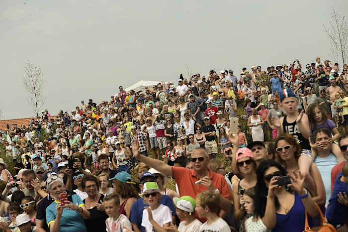 tour-de-france-fans-479543532_master.jpg