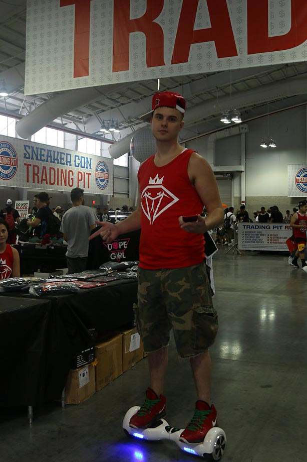 sneaker-con-X159819_TK1_349.jpg
