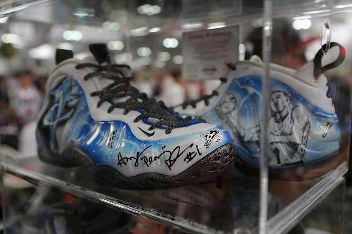 sneaker-con-X159814_TK1_184.jpg