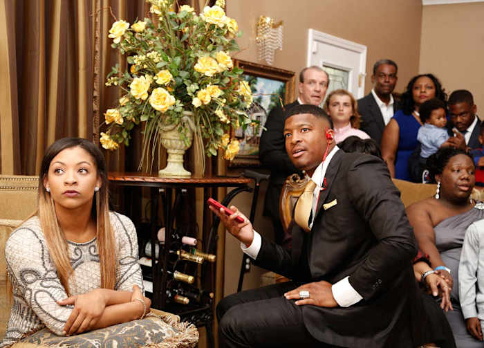 Jameis-Winston-waiting.jpg