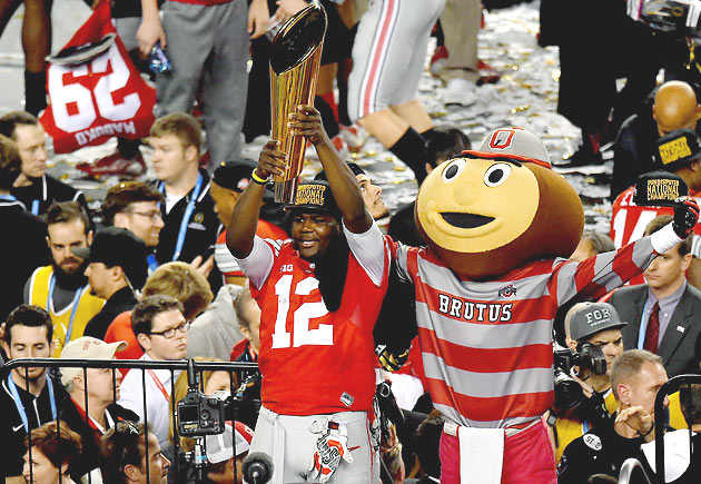 cardale-jones-ohio-state-national-championship-trophy