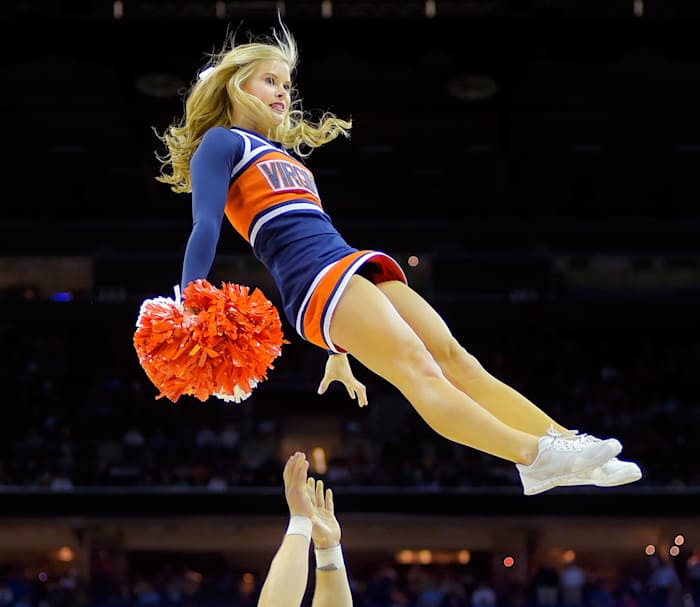 Virginia-cheerleaders-467321534_10_0.jpg