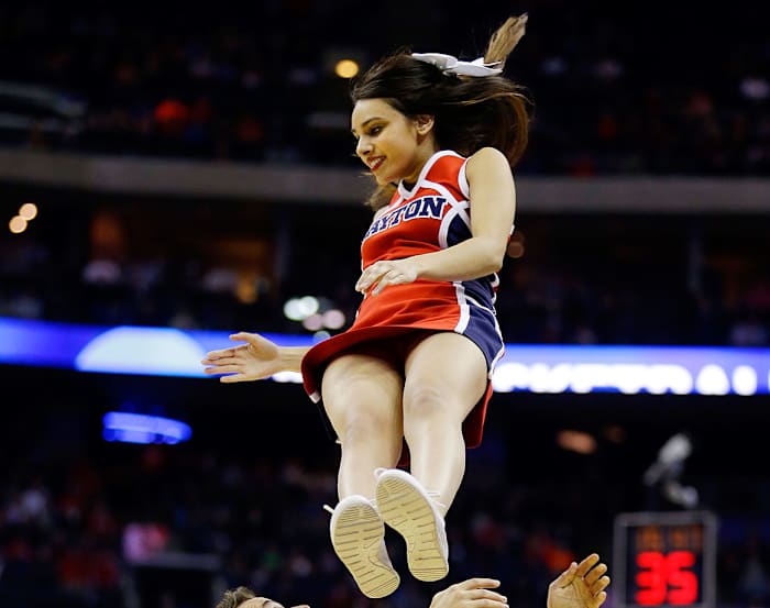 Dayton-cheerleaders-AP417189625367_0.jpg