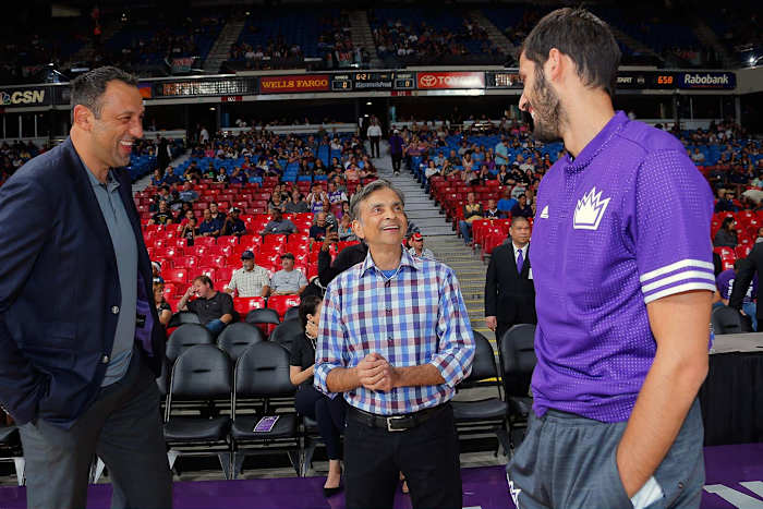 Sacramento-Kings-Vlade-Divac-Vivek-Ranadive-Omri-Casspi.jpg