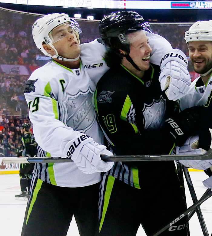 2015-NHL-All-Star-Game-Jonathan-Toews-Ryan-Johansen.jpg