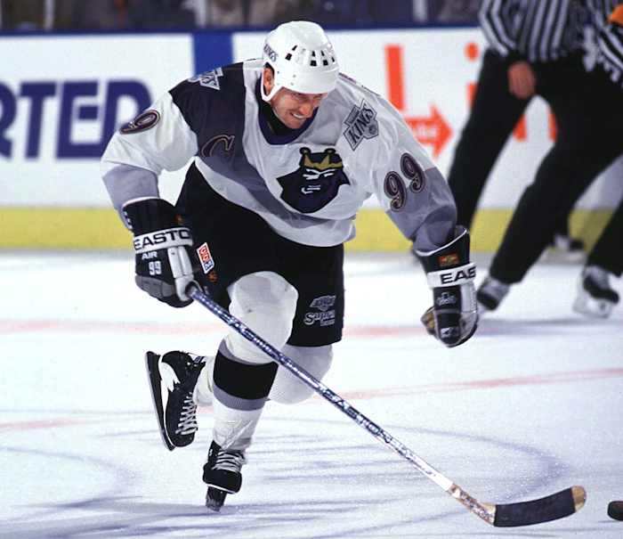 Los-Angeles-Kings-uniform-1996-Wayne-Gretzky_0.jpg