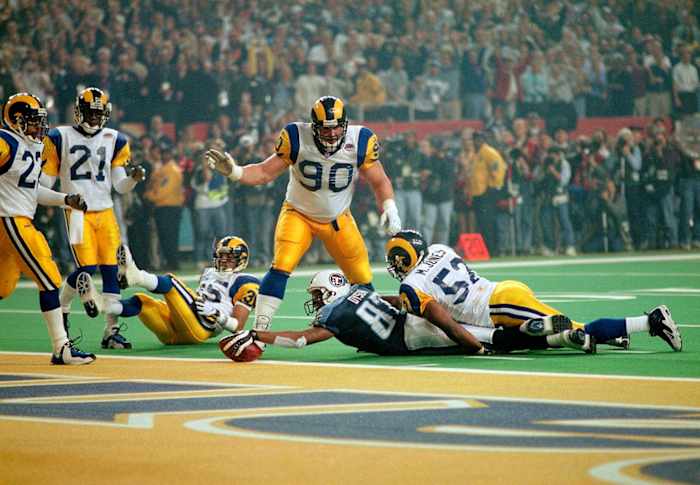 2000-0130-Super-Bowl-XXXIV-Kevin-Dyson-079116833.jpg