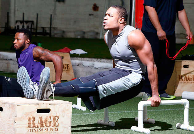 keivarae-russell-notre-dame-football-work-out.jpg