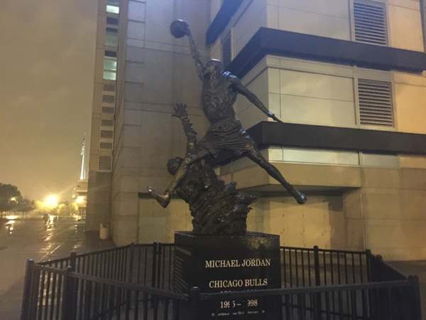 michael-jordan-statue
