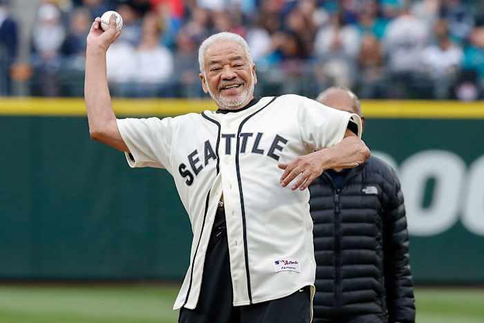 2015-0516-Bill-Withers-first-pitch.jpg