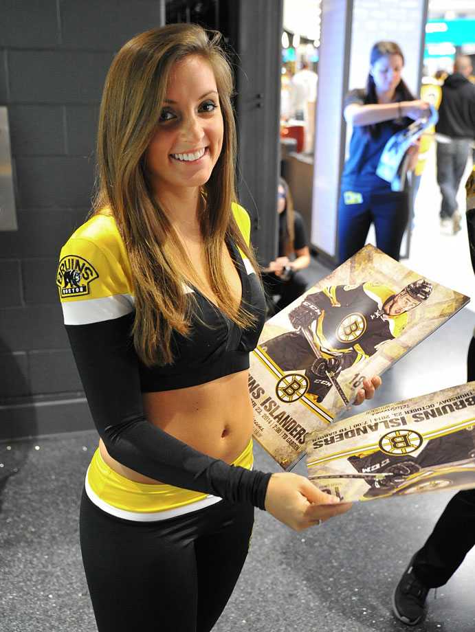 Boston-Bruins-Ice-Girls-147141023043_Islanders_at_Bruins.jpg