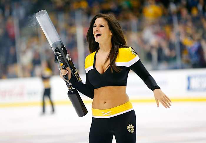 Boston-Bruins-Ice-Girls-482141011120_Capitals_at_Bruins.jpg